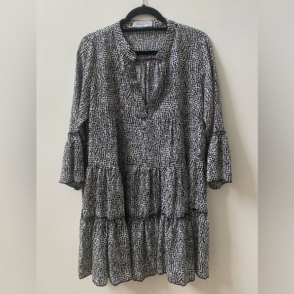 ANNA KAY Dresses & Skirts - SZ S ANA KAY Black/White Bell Sleeve Dress